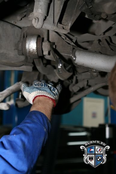 Замена передних стоек бмв е39.