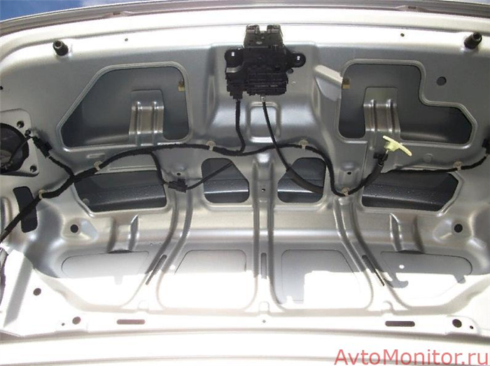 Chevrolet cruze кнопка багажника.