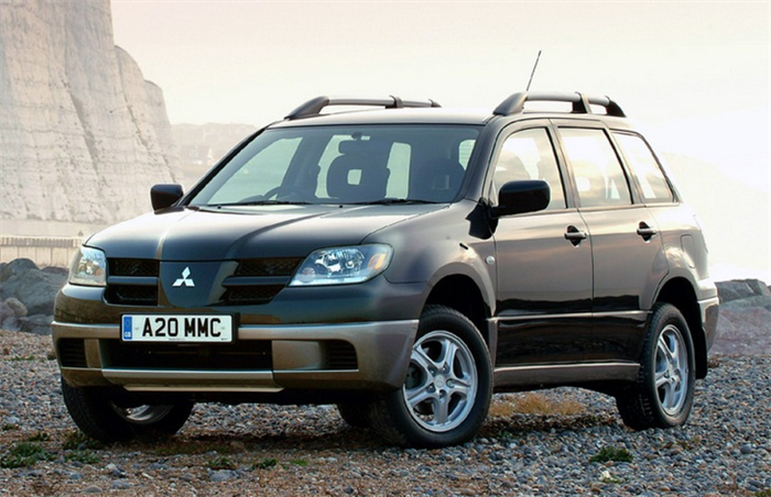Mitsubishi outlander первого поколения.