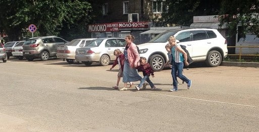 Переход в неустановленном месте штраф.
