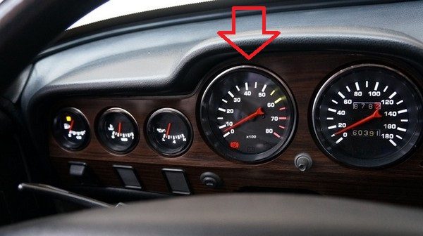 Зашкаливает тахометр ваз 2106.
