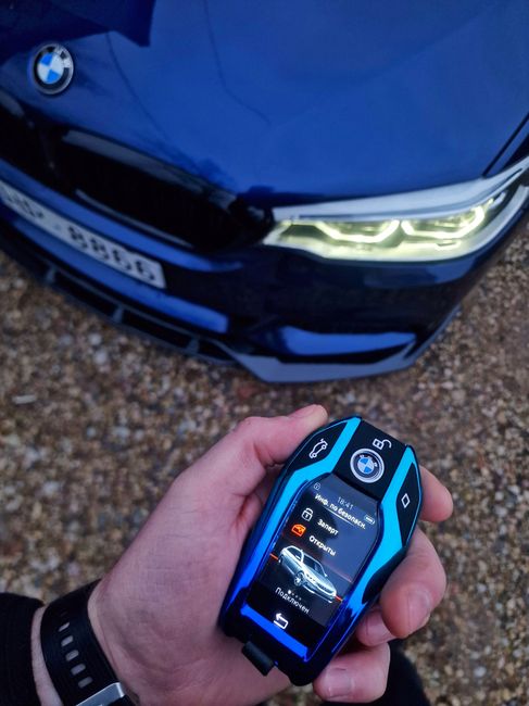 Ключ от автомобиля BMW и брелок