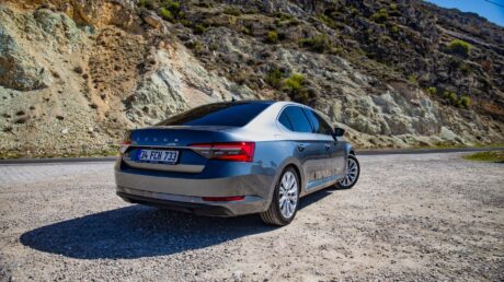 «Кажется неубивае­мой»: плюсы и минусы автомо­биля Skoda Octavia