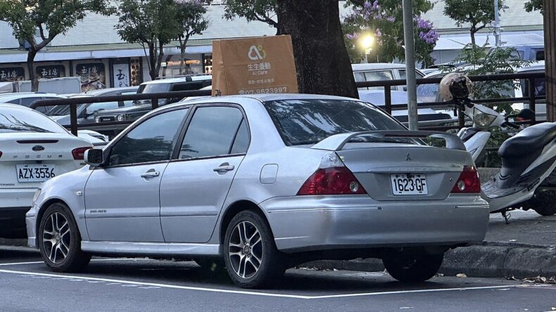Mitsubishi Lancer 9: замена масла в АКПП.